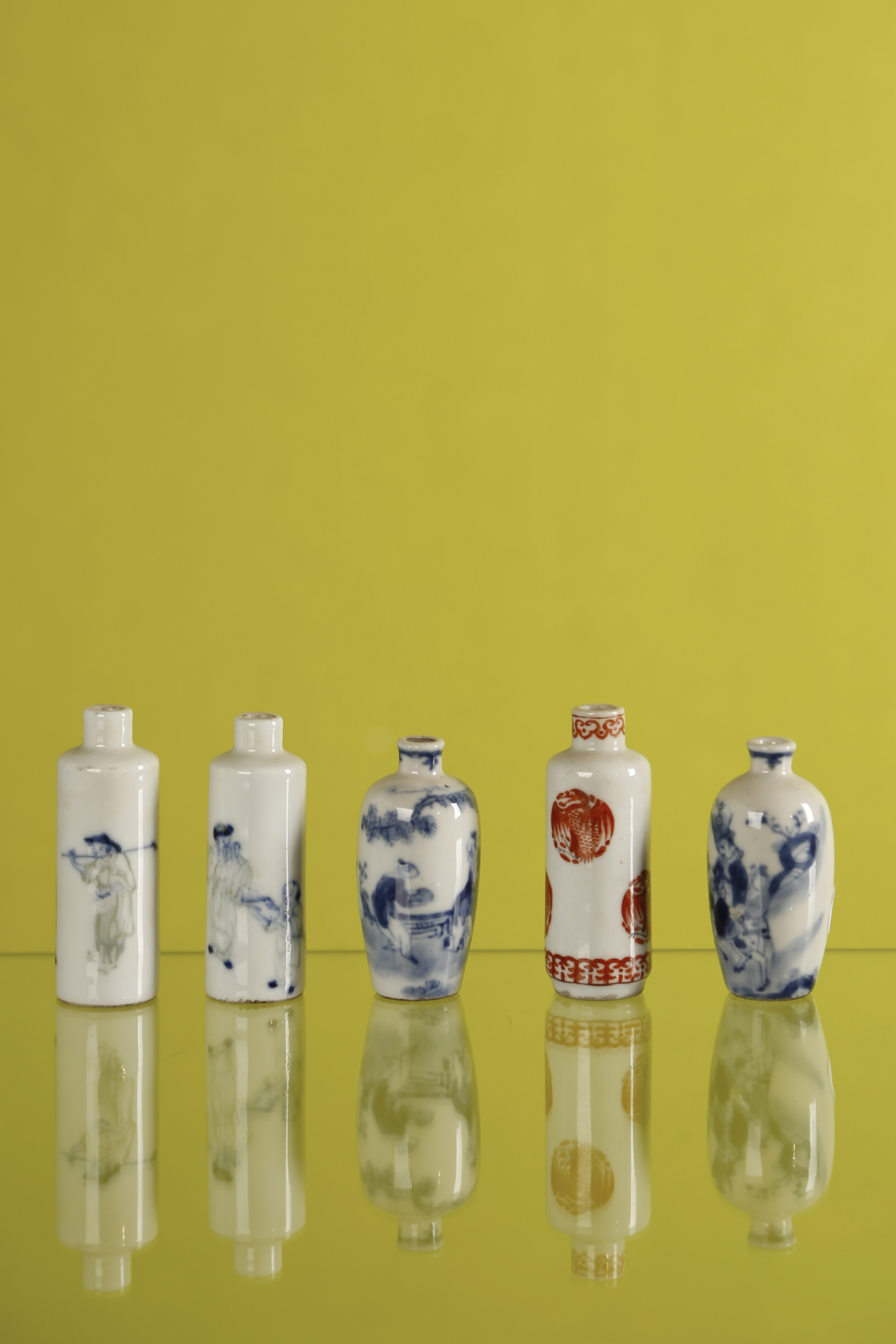 Ensemble en porcelaine comprenant :