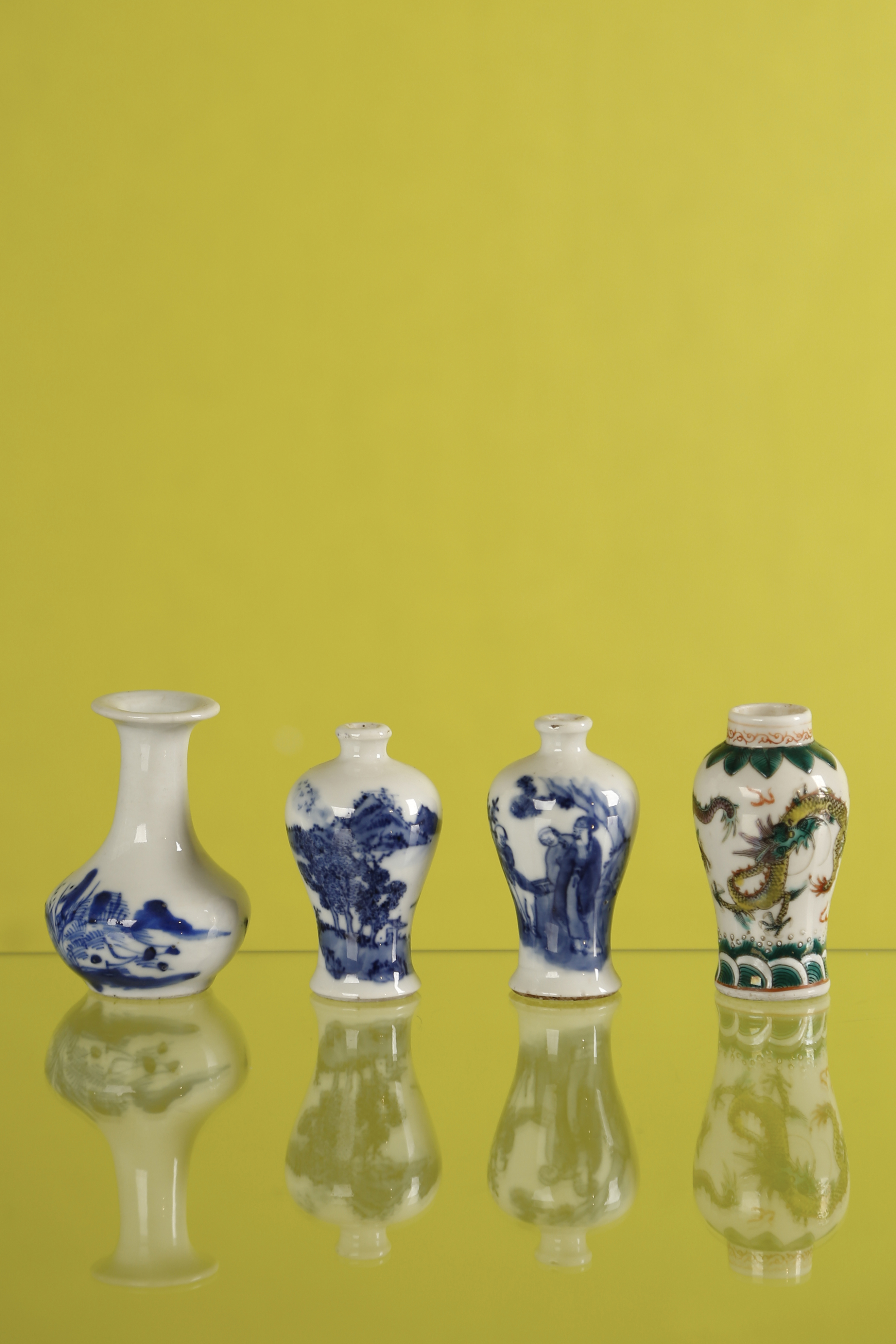 Ensemble en porcelaine comprenant :