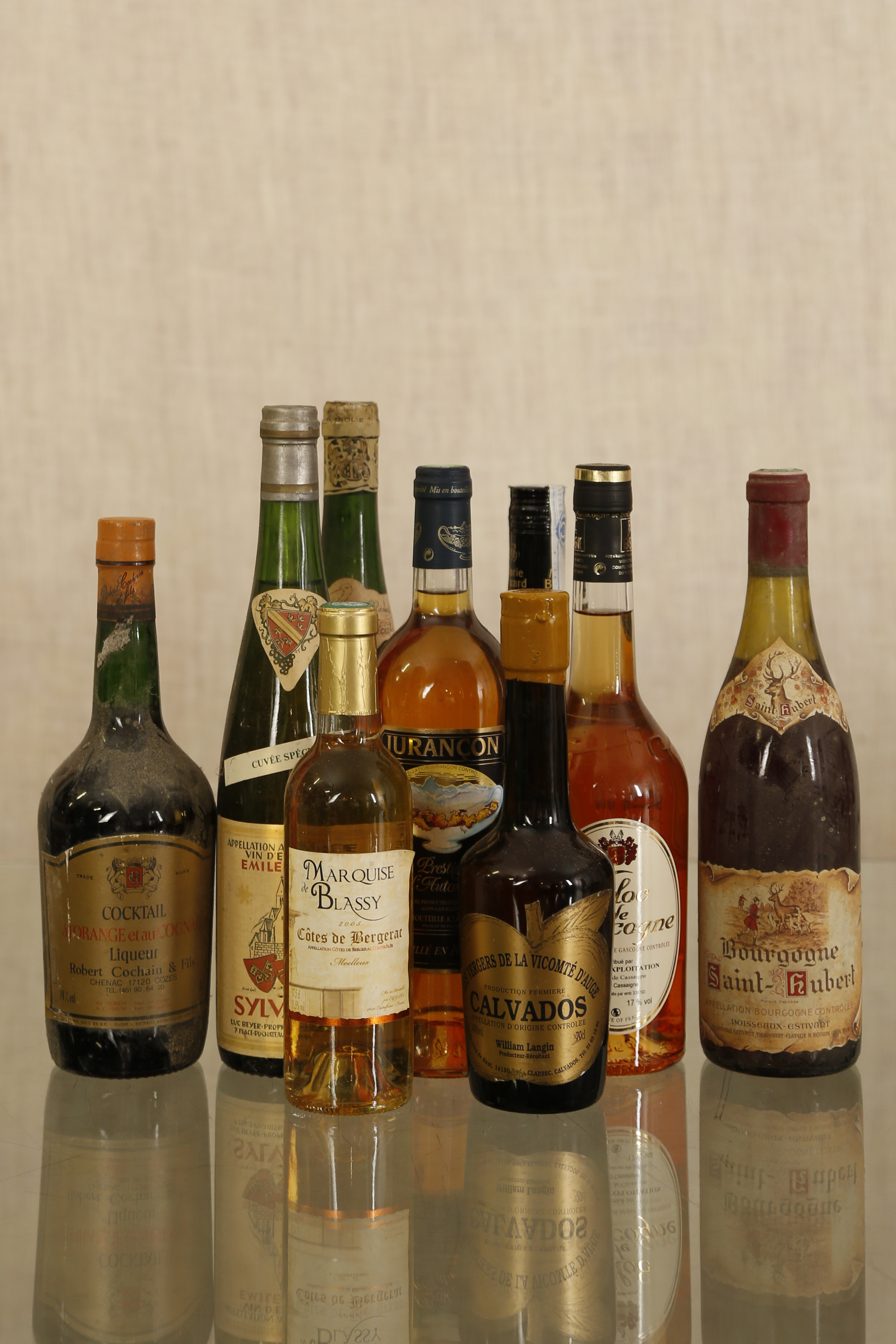 Ensemble d’environ 20 bouteilles comprenant :
