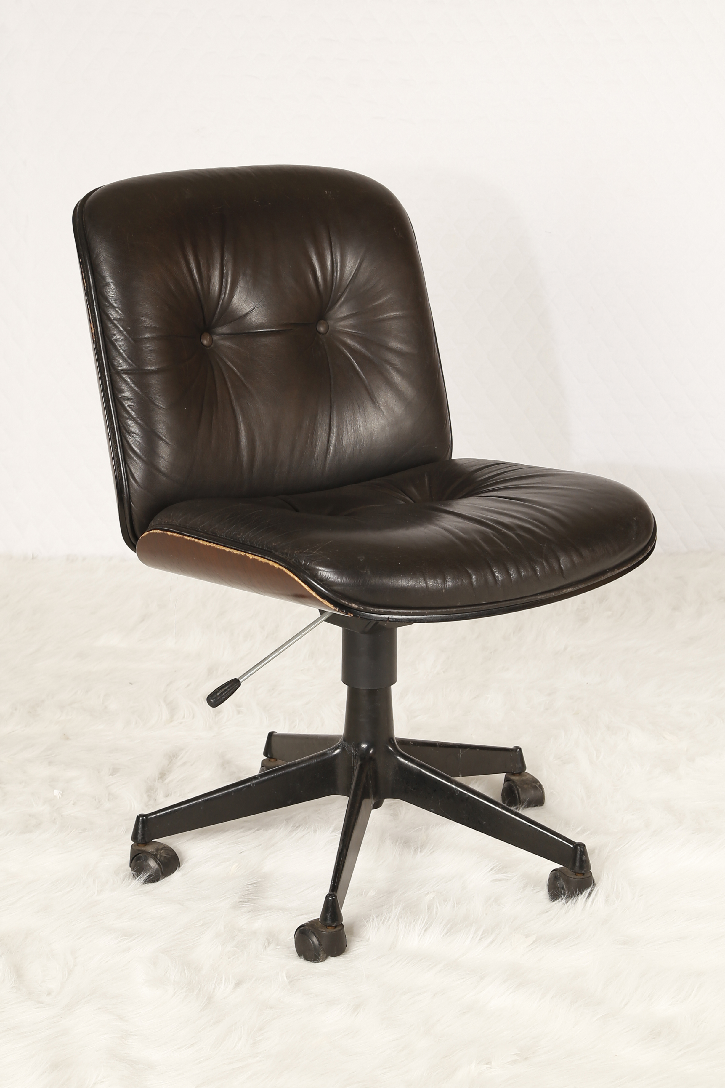 Ico Parisi Chaise de bureau à coque pivotante