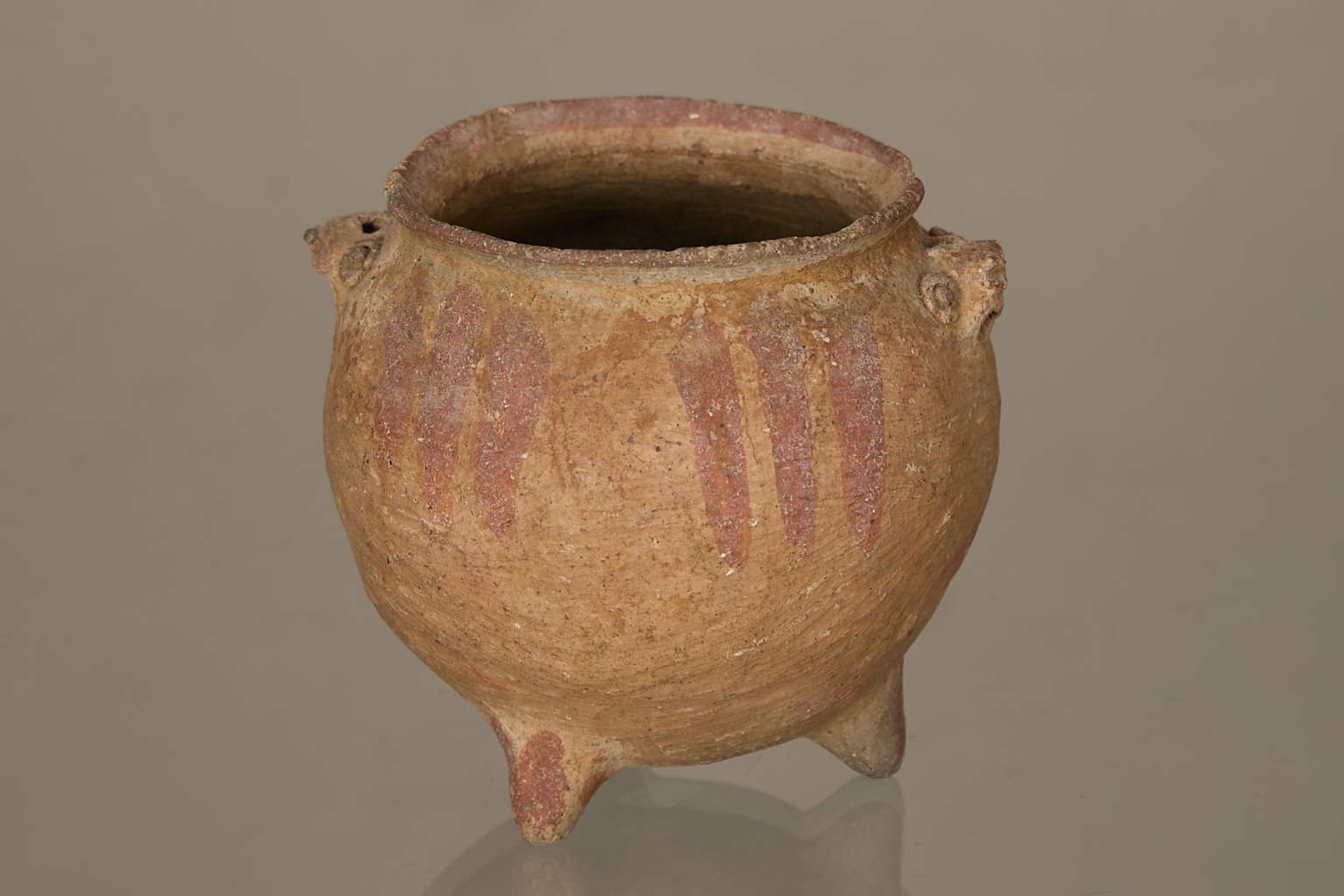 Vase tripode