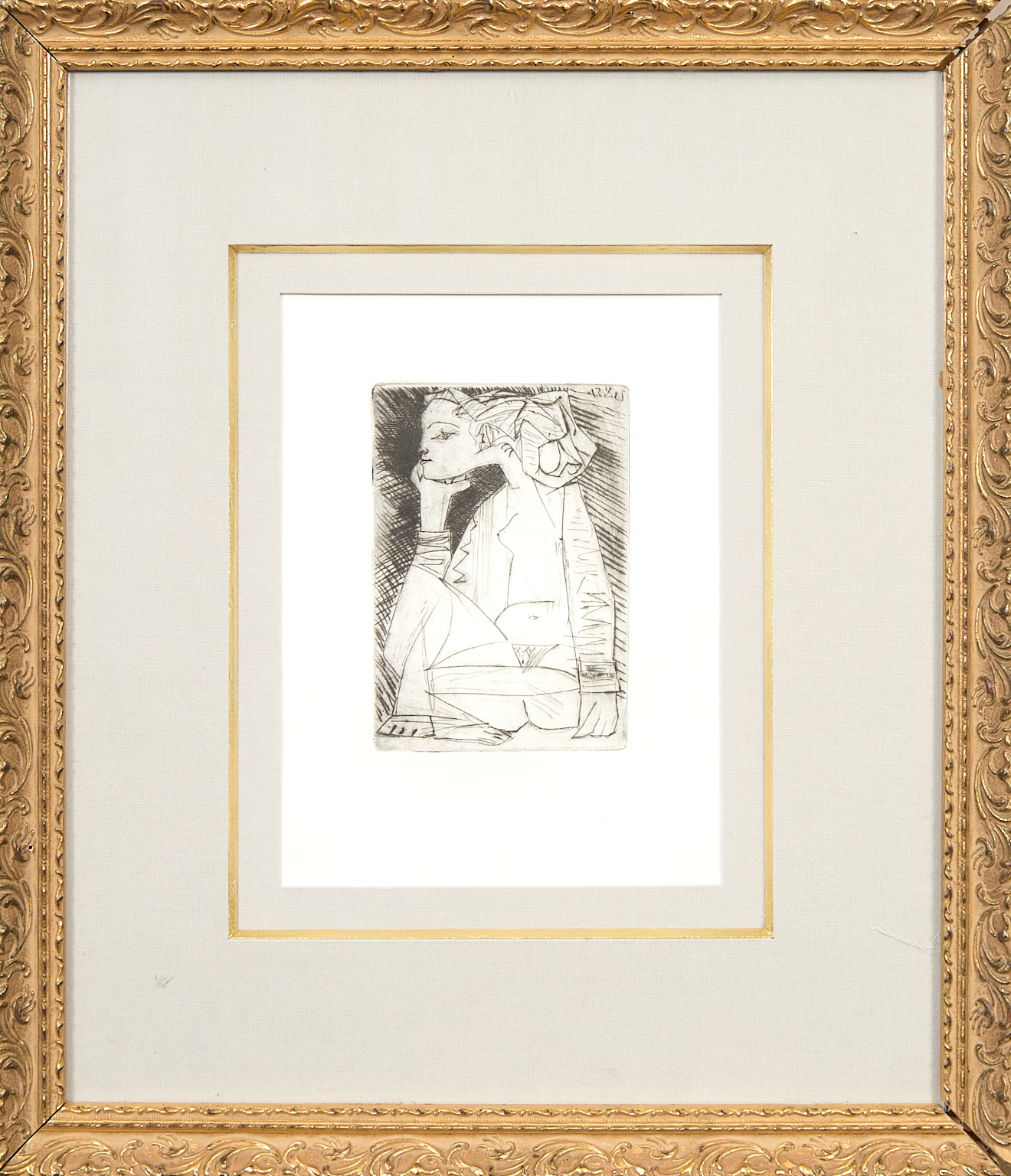Femme assise en tailleur