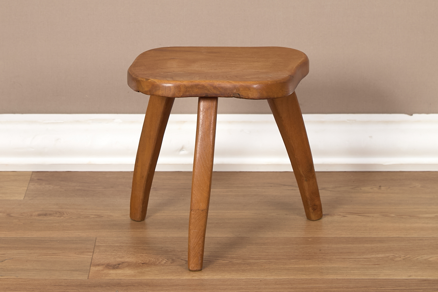 Tabouret tripode