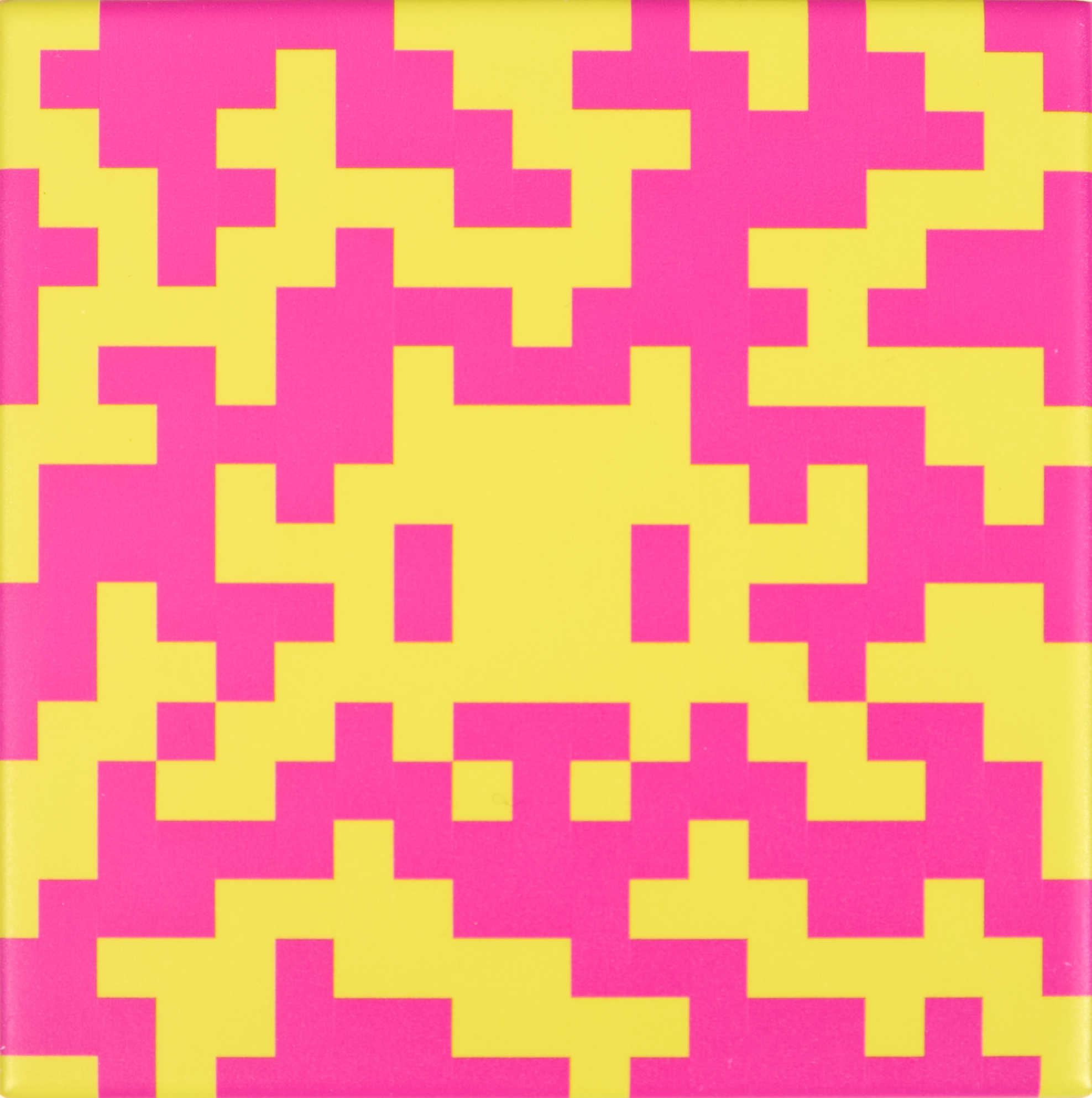 Invader (né en 1969) Camo space tile rose et jaune