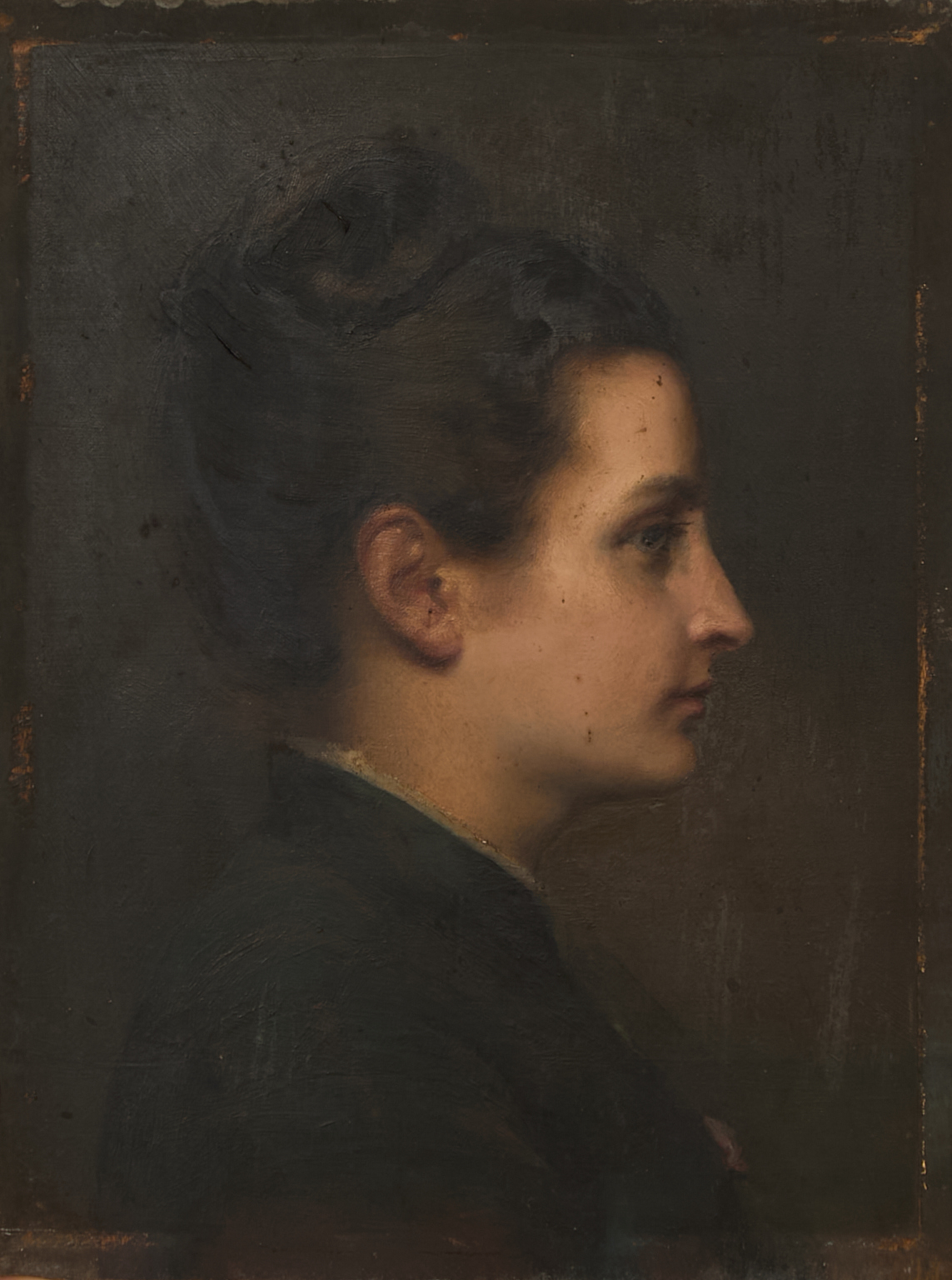 Portrait de jeune femme de profil