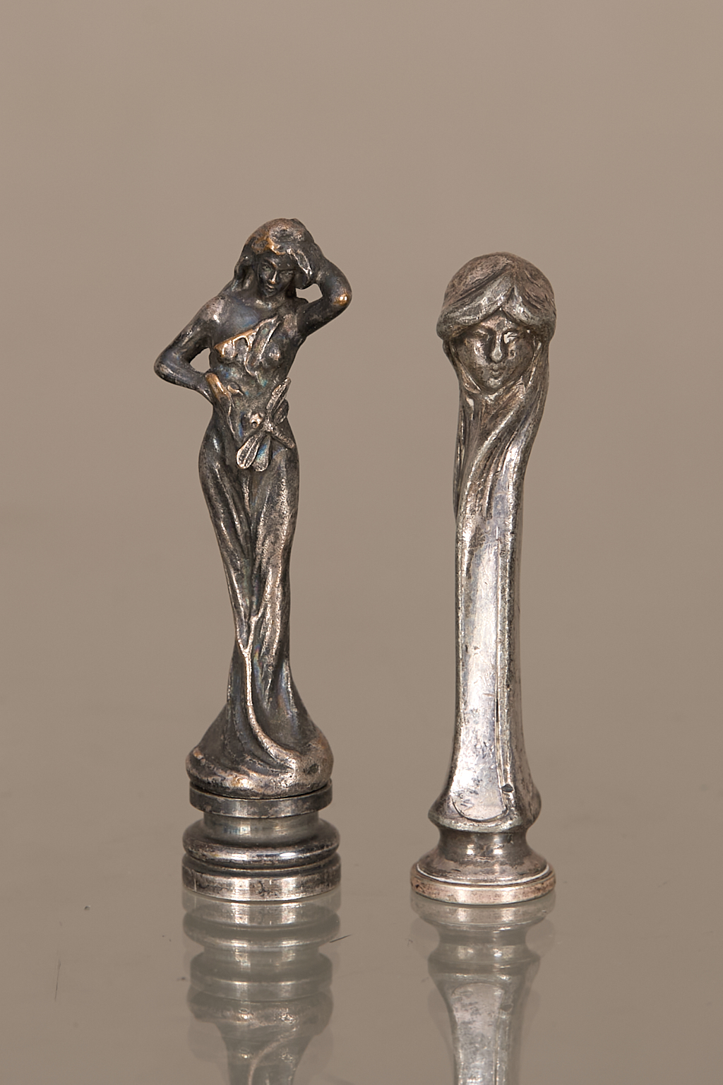 Figures de femmes [2 sceaux]