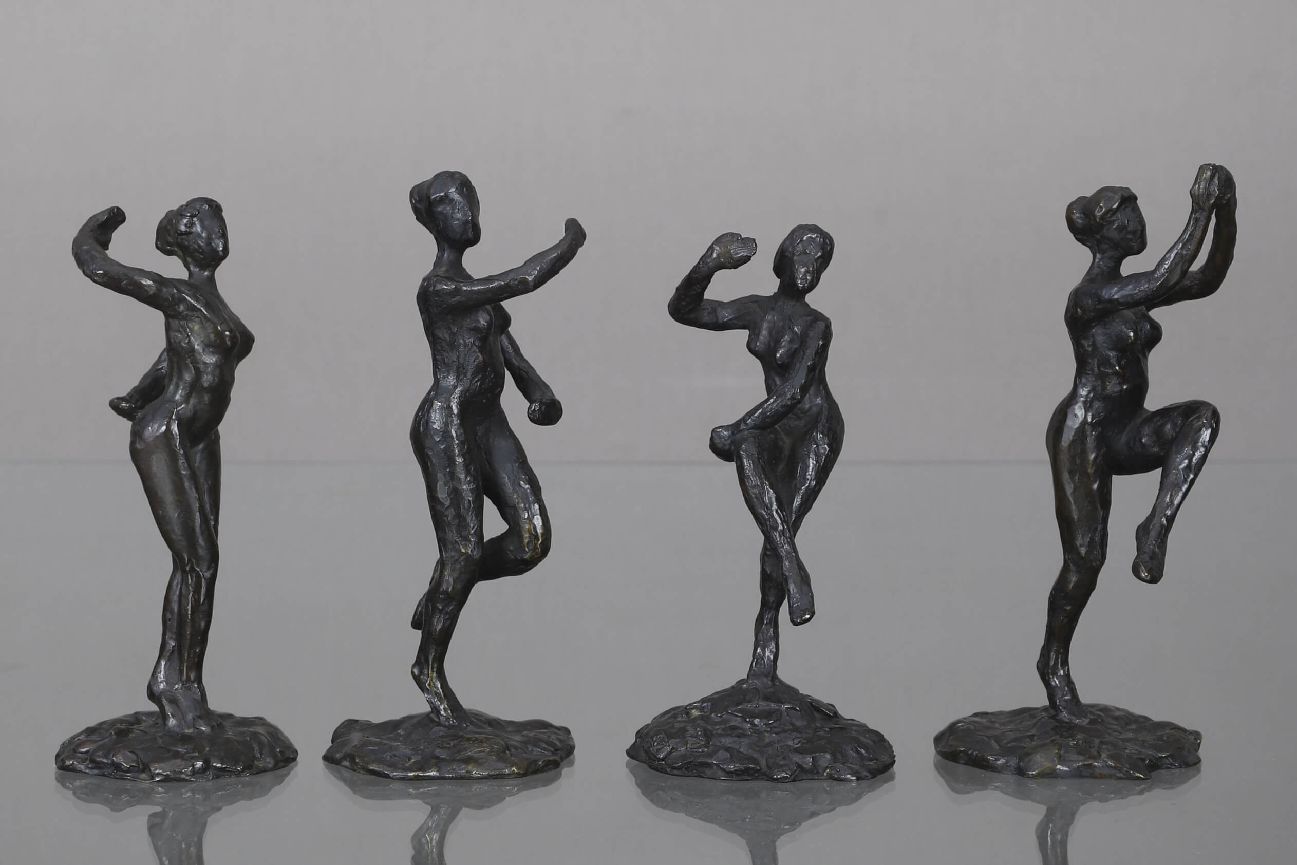 Suite de 4 danseuses