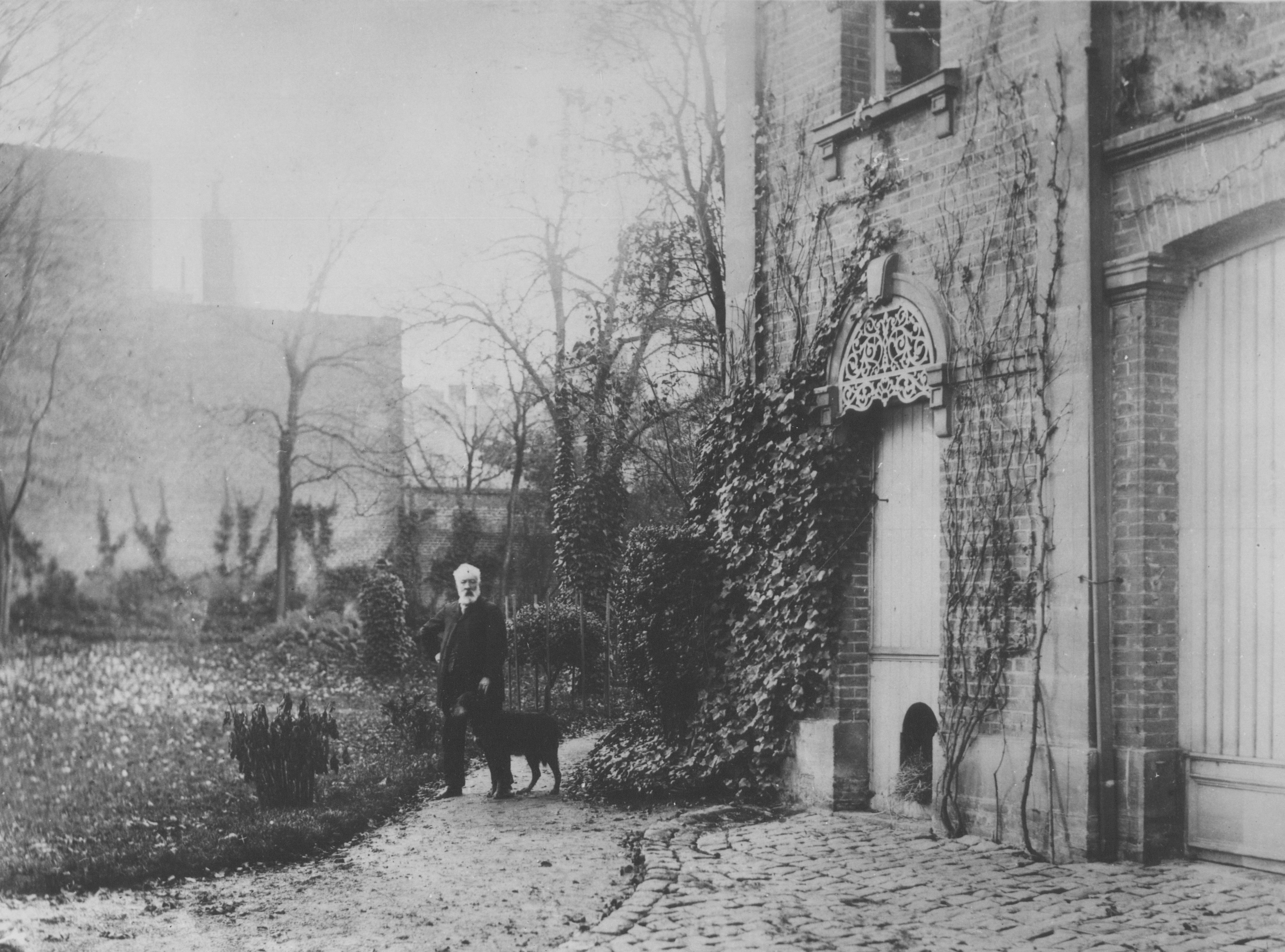D’après Étienne Carjat