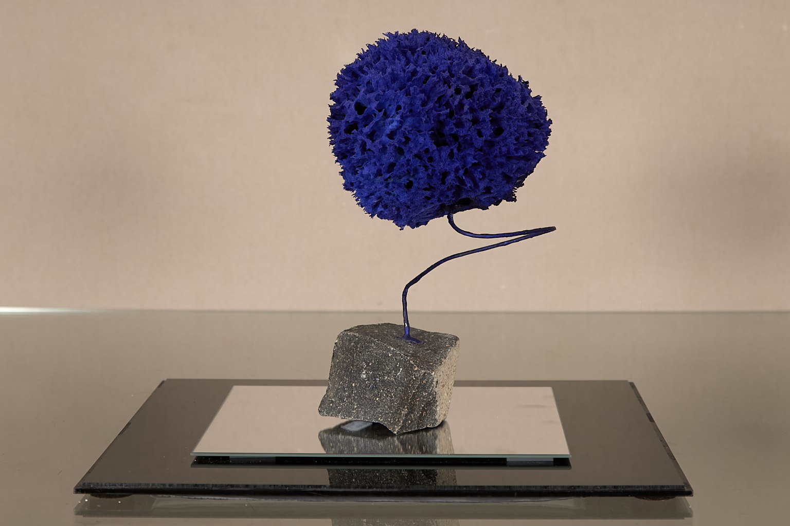 Éponge - Hommage à Yves Klein
