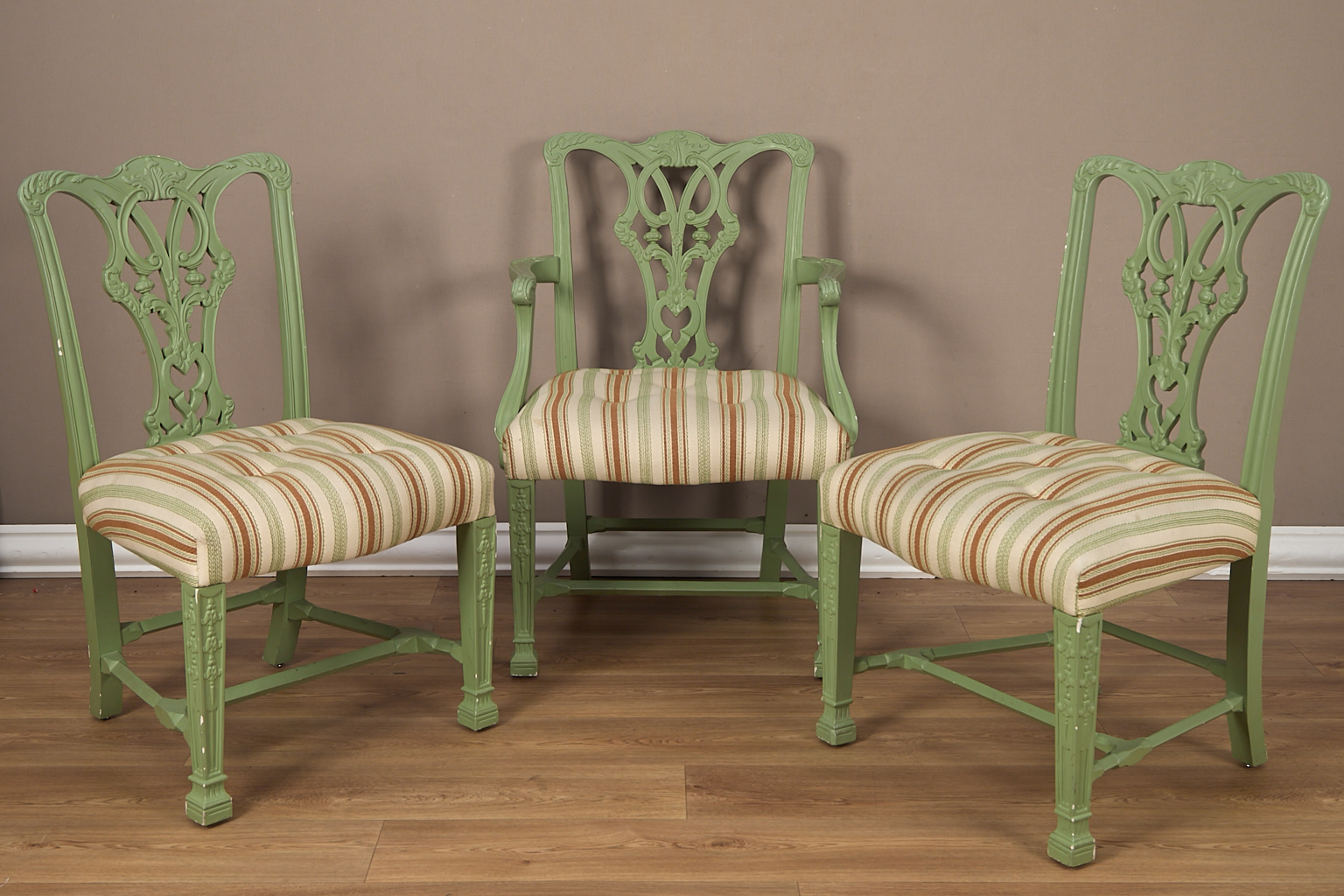 2 chaises et 1 fauteuil