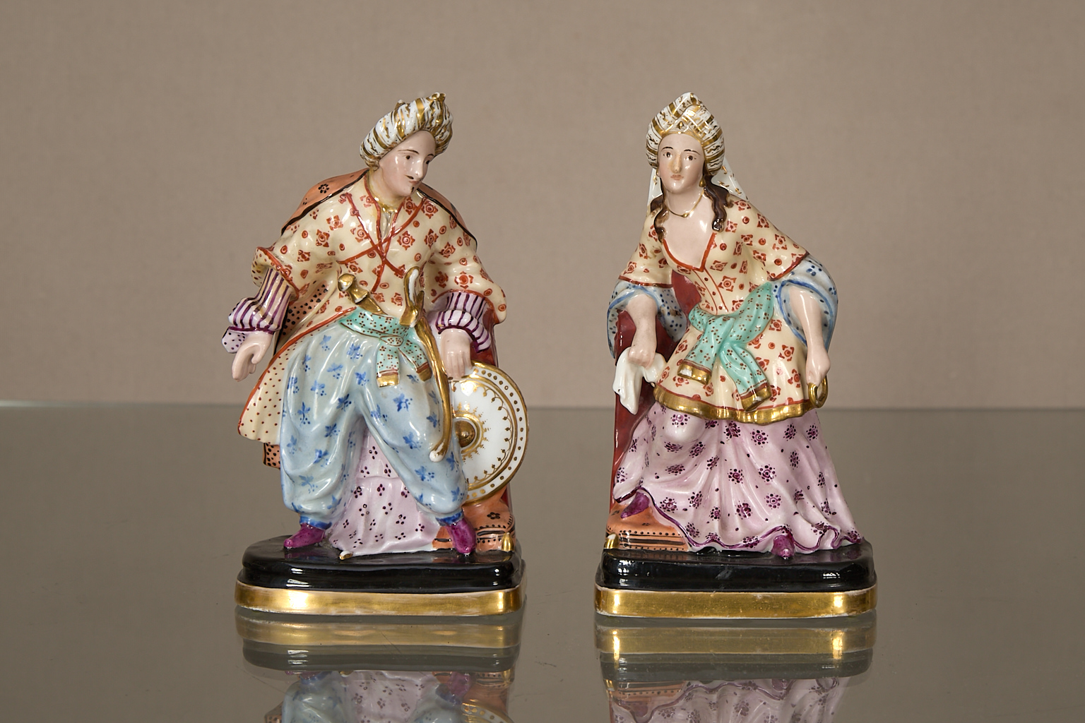 Paire de sujets orientaux