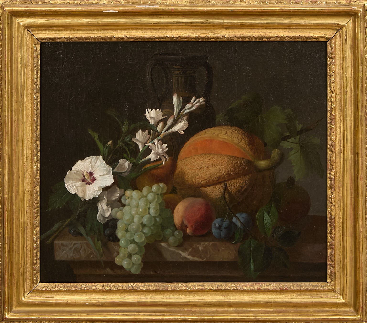 Nature morte au melon, raisins et fleurs