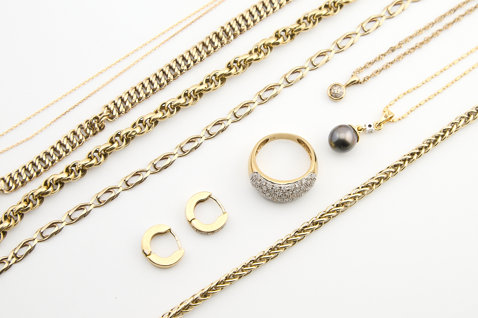 Ensemble en or comprenant :