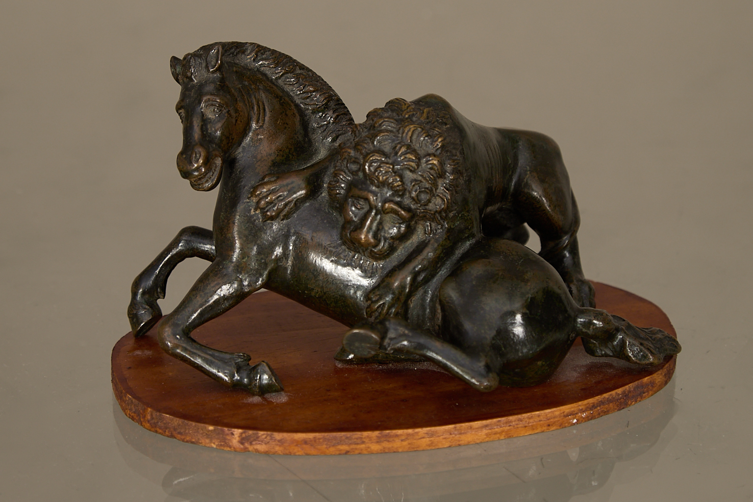 Lion dévorant un cheval
