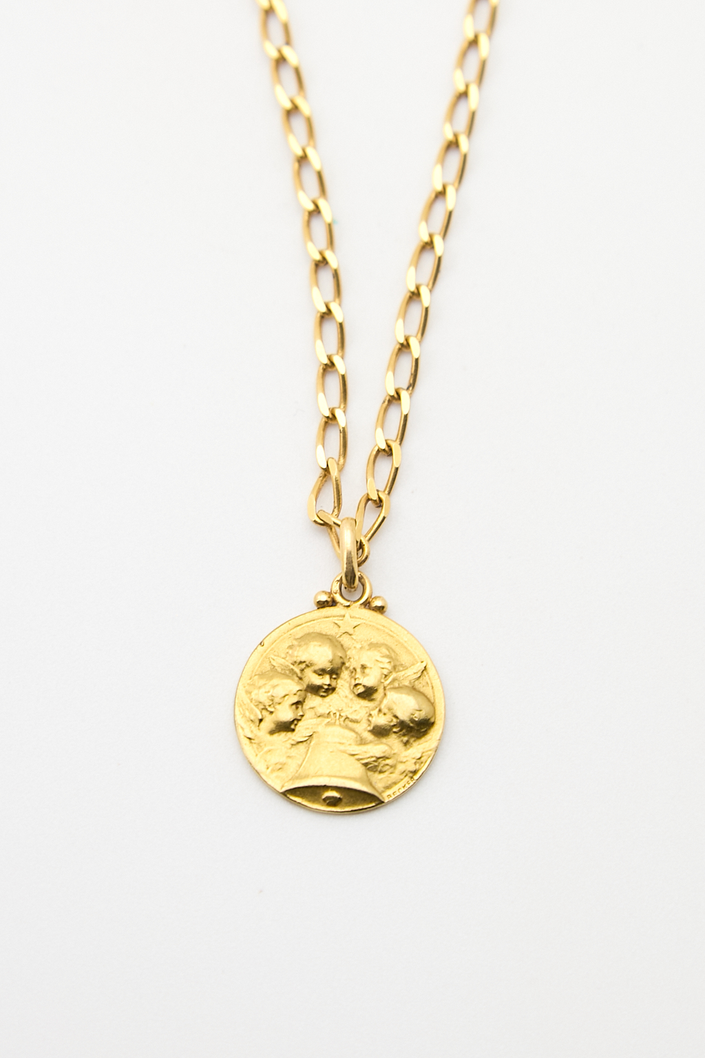 Chaîne et médaille