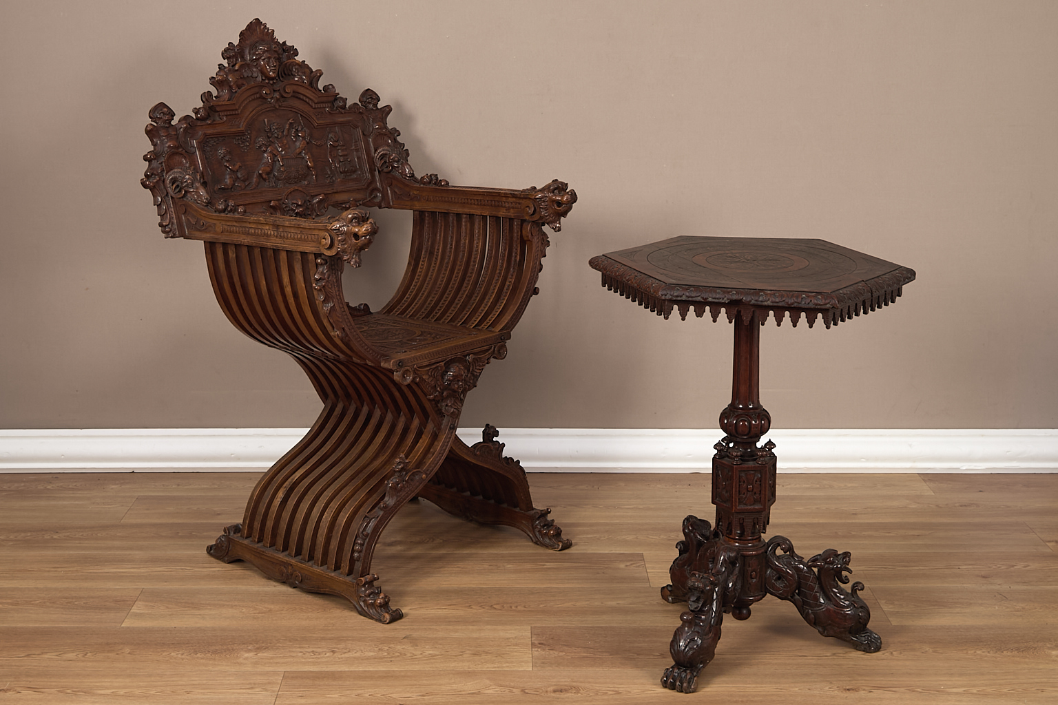 Fauteuil dit Savonarola et guéridon