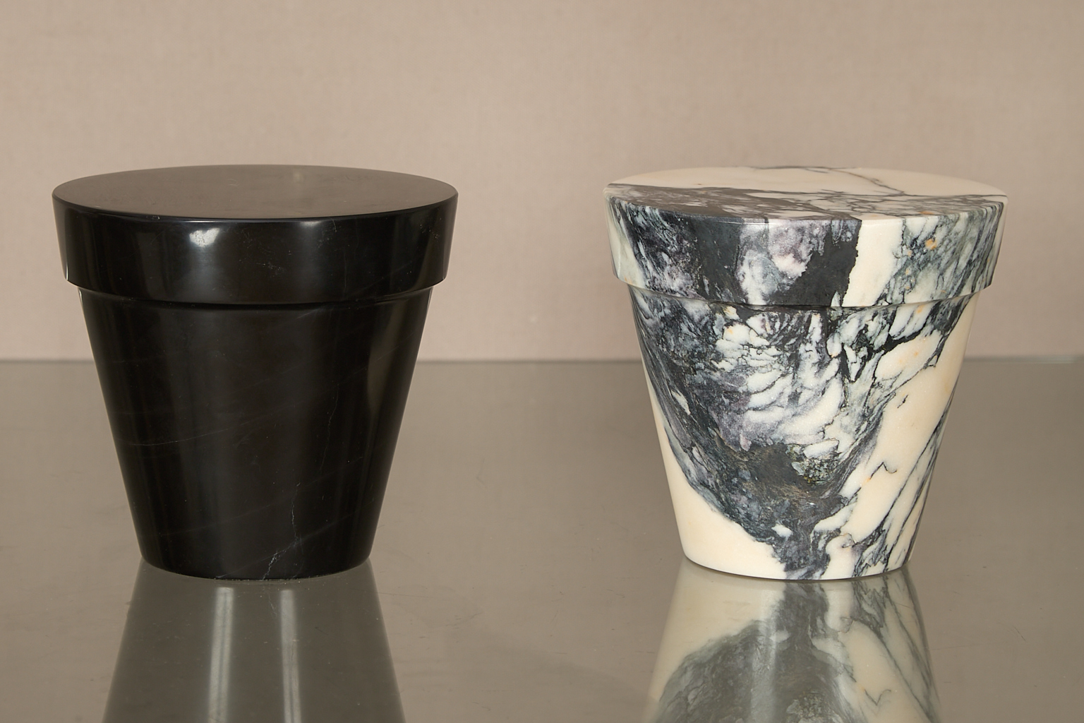 Jean-Pierre Raynaud (né en 1939) Ying & Yang [2...