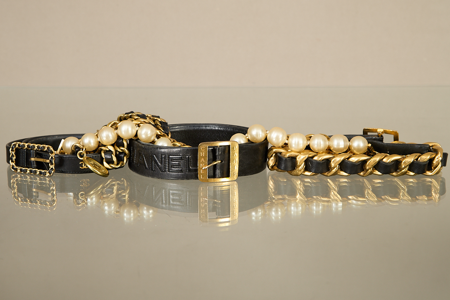 Ensemble comprenant 1 collier et 4 ceintures