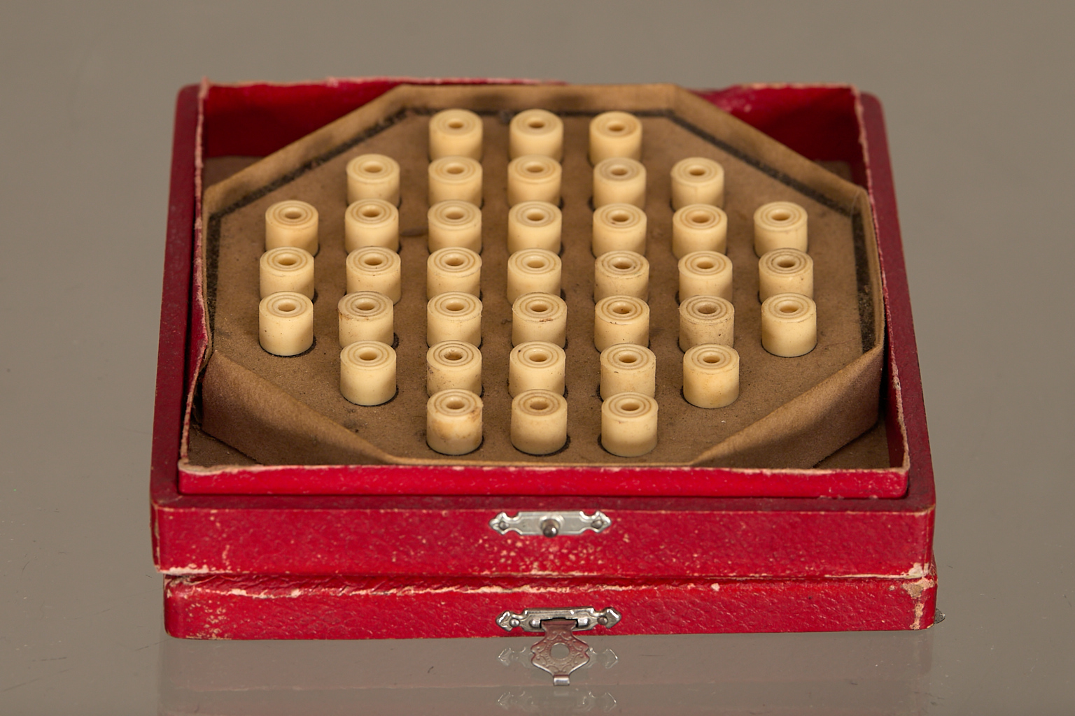 Jeu de solitaire octogramme