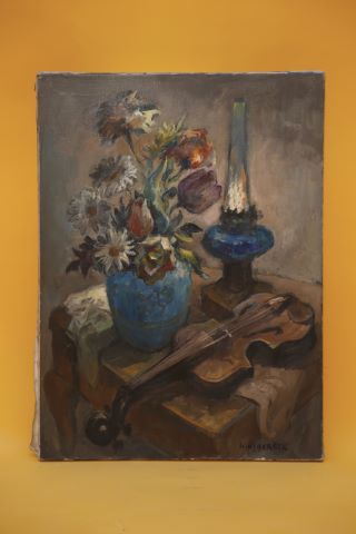 Fleurs et lampe à pétrole