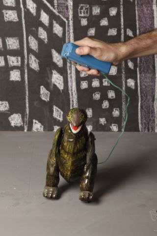 Japon Battery toy 1970 Bull Mark Godzilla
