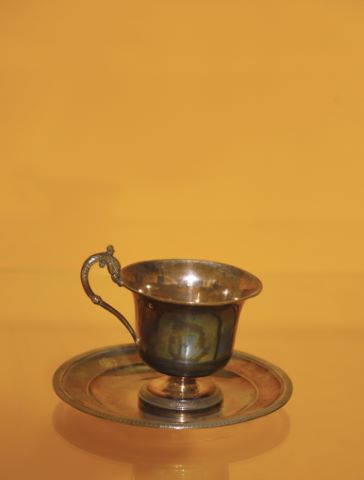 Tasse et sous-tasse en argent