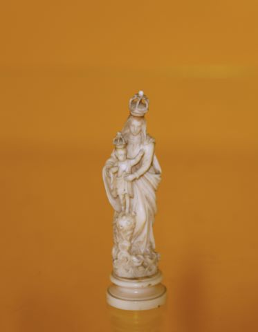 Vierge couronnée