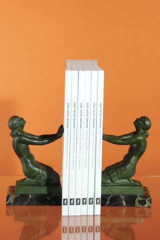 Paire de sujets pouvant former serre-livres
