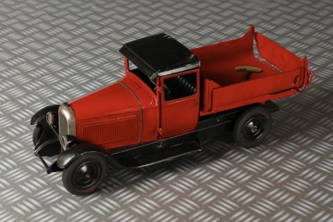 Camion benne basculante rouge