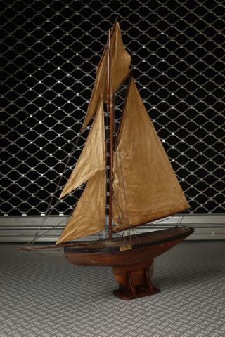 Grande maquette de voilier