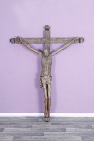Grand Christ en croix