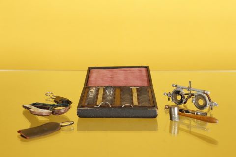 Matériel d’ophtalmologie ancien comprenant :