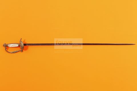 Ensemble de 2 épées et 1 sabre