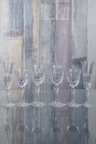 Partie de service de verres comprenant :