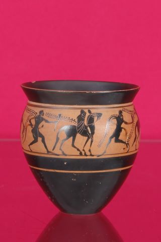 Skyphos à figures noires