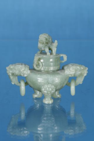 Vase couvert tripode