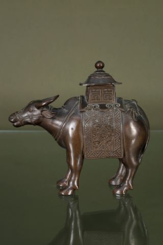 1 brûle-parfum buffle + 1 coupe polylobée