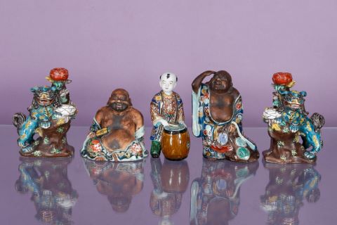 2 bouddhas, 2 porte-encens et 1 joueur de tambour