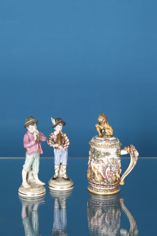 Ensemble en porcelaine de Cappodimonte comprenant...
