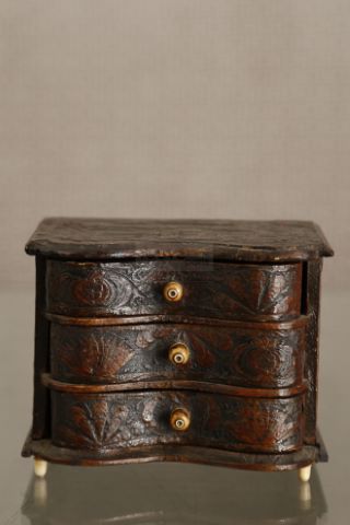 Commode miniature