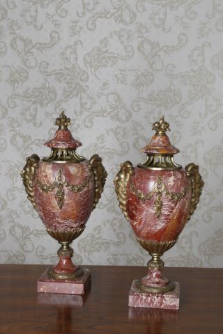 Paire de vases pots-pourris