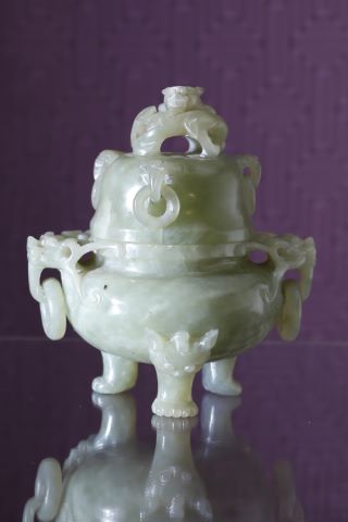 Vase couvert tripode