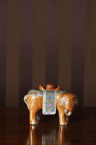 Chine Éléphant formant porte-baguette