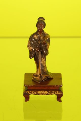 Statuette de femme