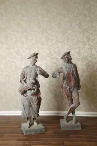 Paire de grandes figures