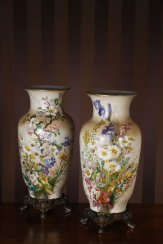 Paire d'importants vases