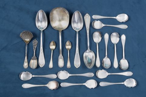 Ensemble de couverts dépareillés