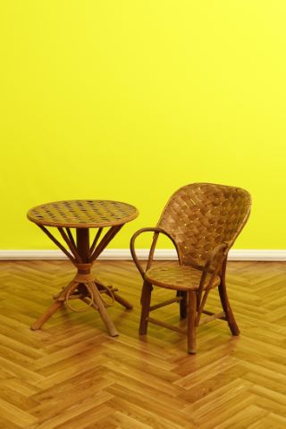 Travail français des années 1980 Table et chaise...