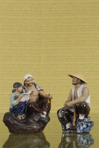 Paysan et petite fille lisant un journal et ouvrier