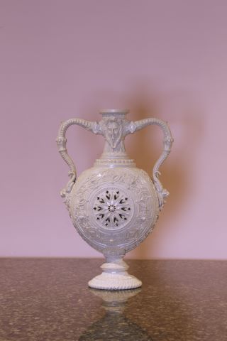 Vase sur piédouche